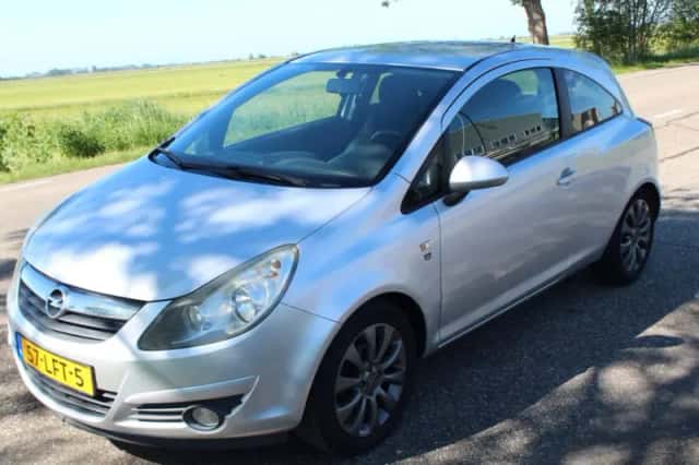 Opel Corsa (2010) thumbnail 5