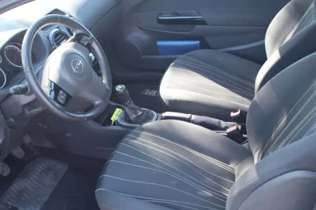 Opel Corsa (2010) thumbnail 6