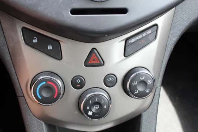 Chevrolet Aveo (2012) thumbnail 6