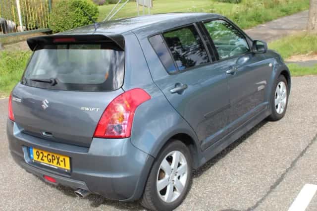 Suzuki Swift (2008) thumbnail 3