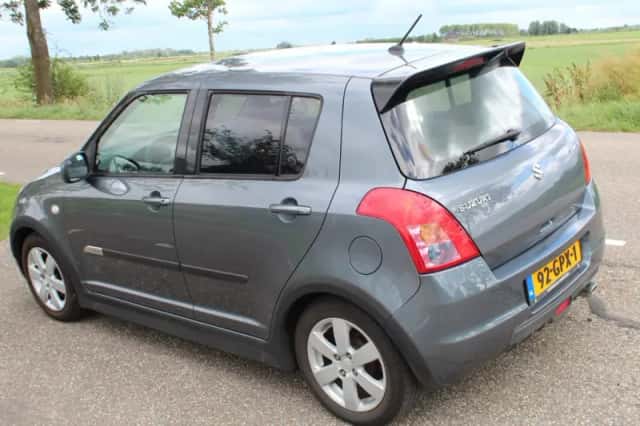 Suzuki Swift (2008) thumbnail 4