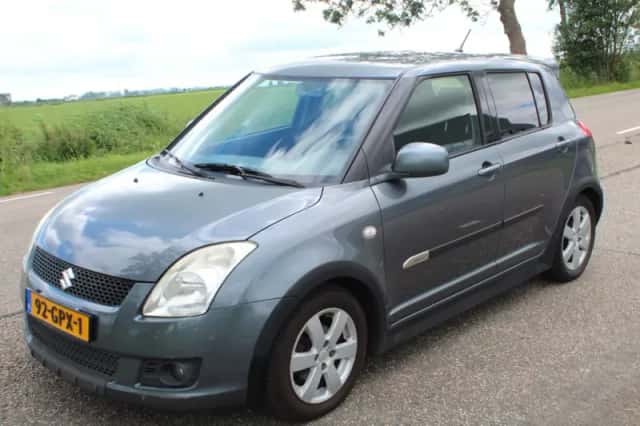 Suzuki Swift (2008) thumbnail 5
