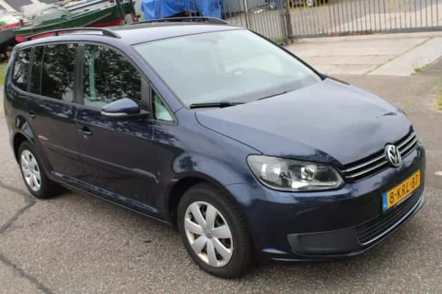 Volkswagen Touran (2013) thumbnail 2