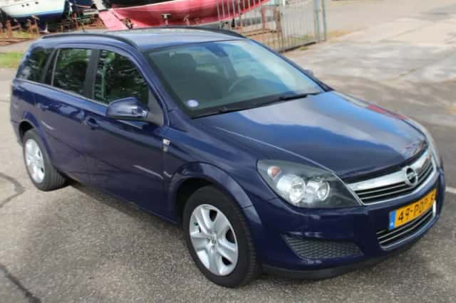 Opel Astra (2011) thumbnail 2
