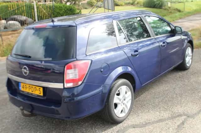 Opel Astra (2011) thumbnail 3