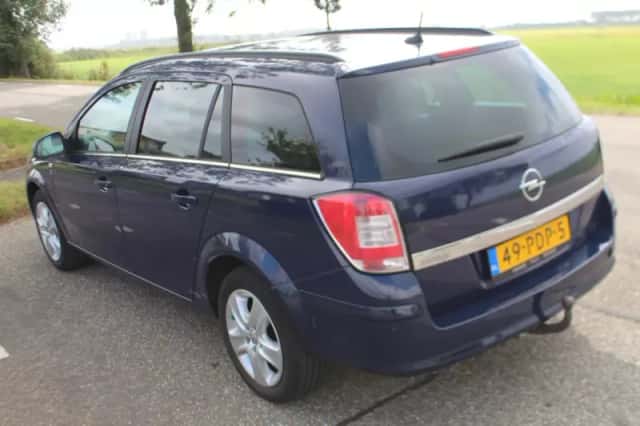 Opel Astra (2011) thumbnail 4