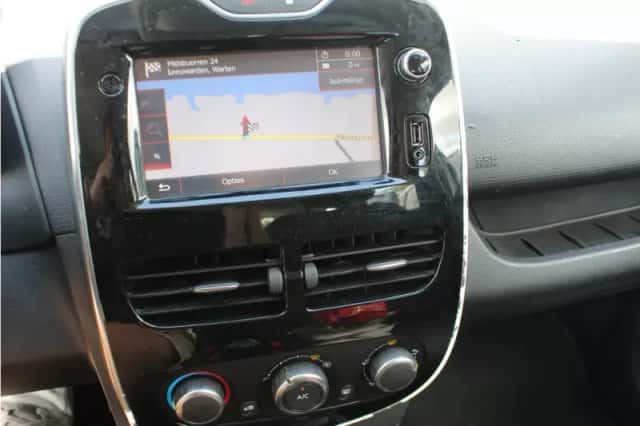 Renault Clio (2016) thumbnail 6
