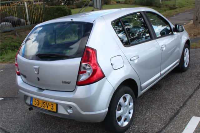 Dacia Sandero (2009) thumbnail 3