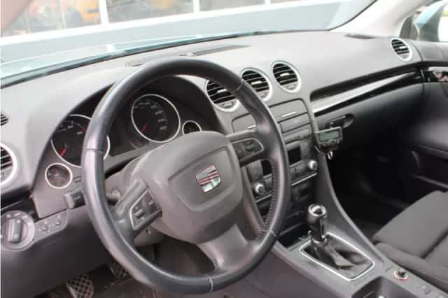 SEAT Exeo (2011) thumbnail 5