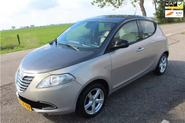 Lancia Ypsilon (2013) thumbnail 1