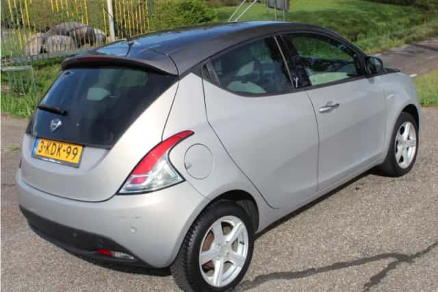 Lancia Ypsilon (2013) thumbnail 2