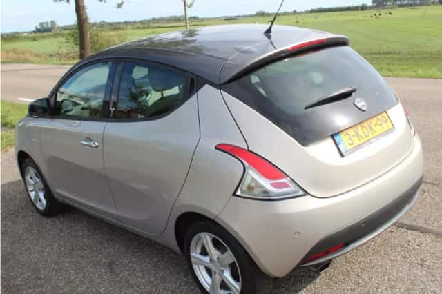 Lancia Ypsilon (2013) thumbnail 4