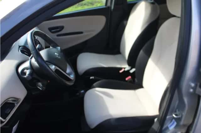 Lancia Ypsilon (2013) thumbnail 6