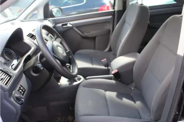 Volkswagen Touran (2005) thumbnail 5