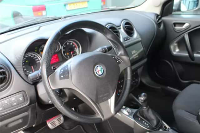 Alfa Romeo MiTo (2012) thumbnail 5