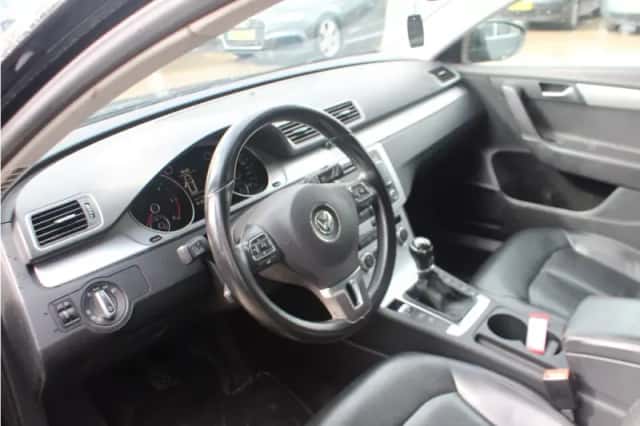 Volkswagen Passat (2014) thumbnail 6