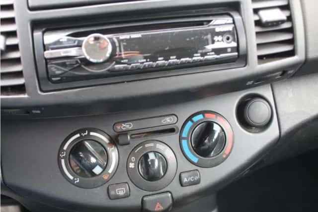 Nissan Micra (2008) thumbnail 5