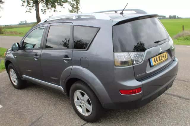 Mitsubishi Outlander (2007) thumbnail 3