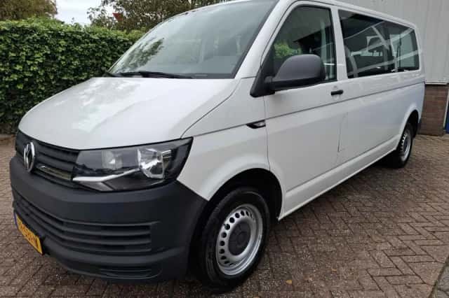 Volkswagen Transporter (2017) thumbnail 1