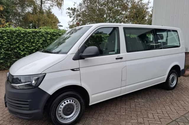 Volkswagen Transporter (2017) thumbnail 3
