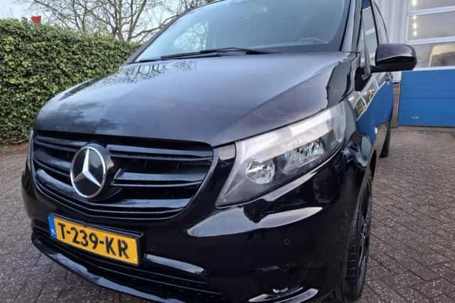 Mercedes-Benz Vito (2022) thumbnail 2