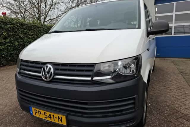 Volkswagen Transporter (2017) thumbnail 2