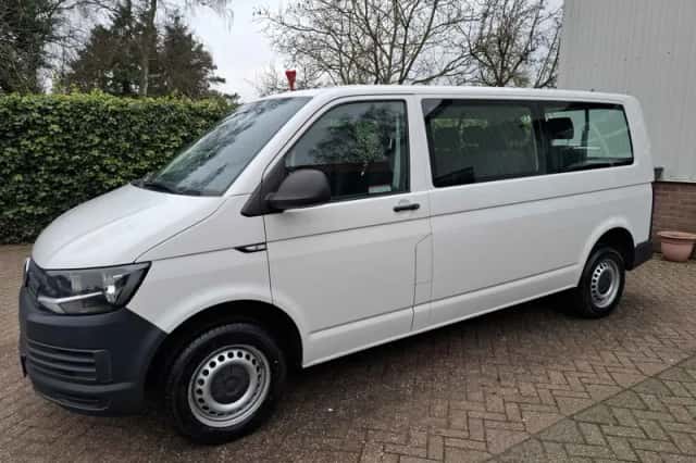 Volkswagen Transporter (2017) thumbnail 3