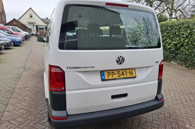Volkswagen Transporter (2017) thumbnail 6