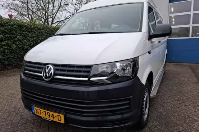 Volkswagen Transporter (2017) thumbnail 2