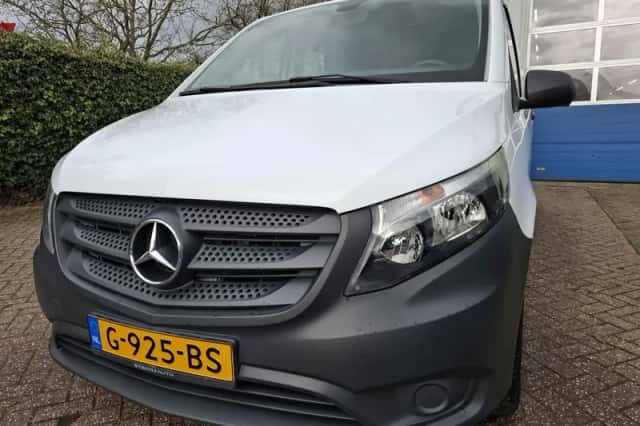 Mercedes-Benz Vito (2019) thumbnail 2