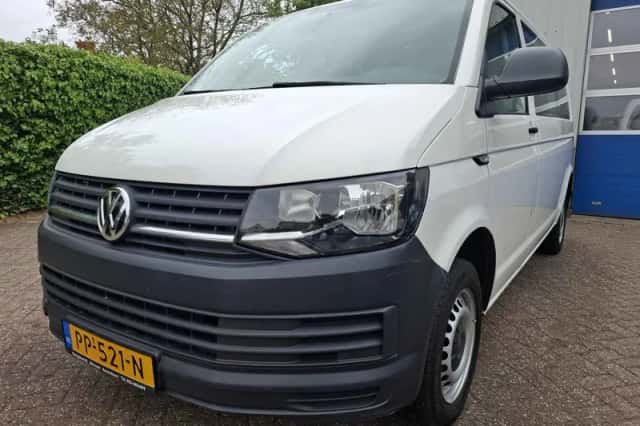 Volkswagen Transporter (2017) thumbnail 2