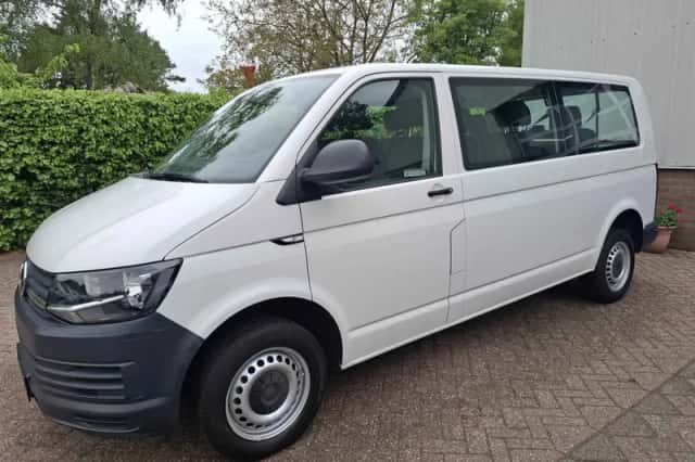 Volkswagen Transporter (2017) thumbnail 3
