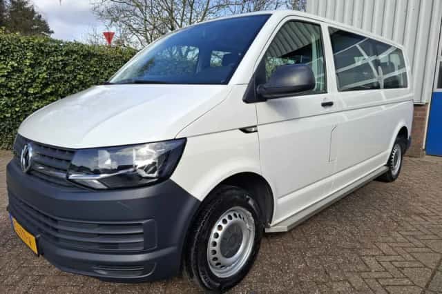 Volkswagen Transporter (2018) thumbnail 2