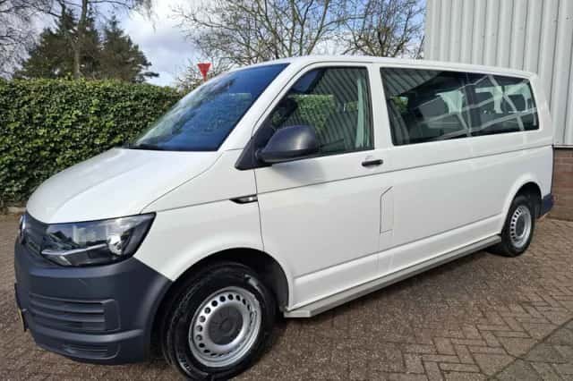 Volkswagen Transporter (2018) thumbnail 3