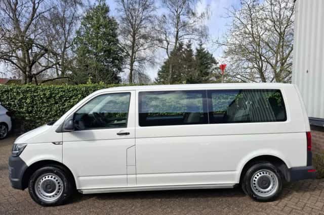 Volkswagen Transporter (2018) thumbnail 4