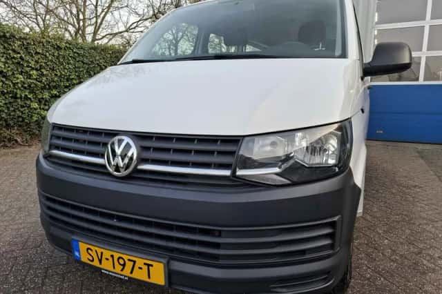Volkswagen Transporter (2018) thumbnail 2