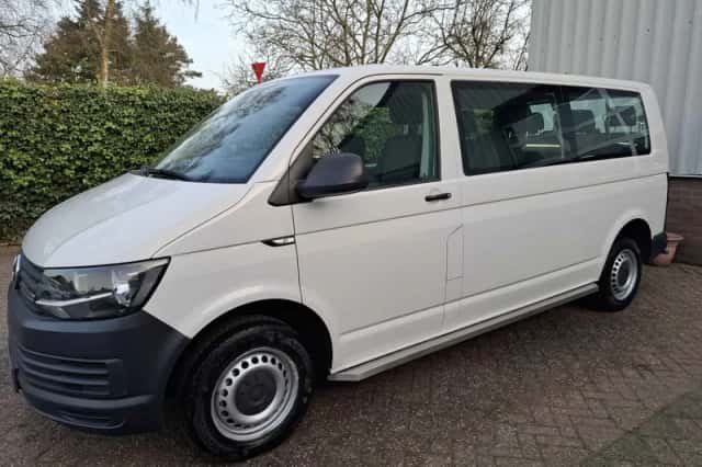 Volkswagen Transporter (2018) thumbnail 3