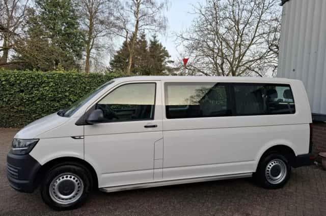 Volkswagen Transporter (2018) thumbnail 4