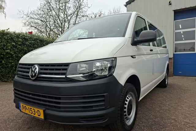 Volkswagen Transporter (2017) thumbnail 2