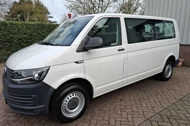 Volkswagen Transporter (2017) thumbnail 3