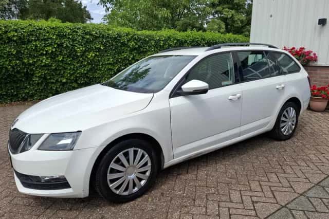 Škoda Octavia (2017) thumbnail 3