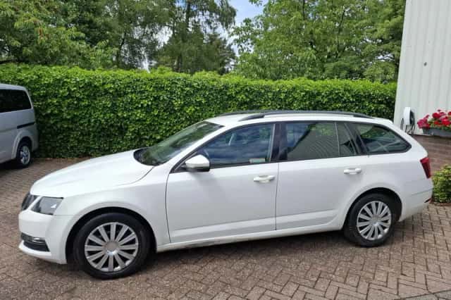 Škoda Octavia (2017) thumbnail 4
