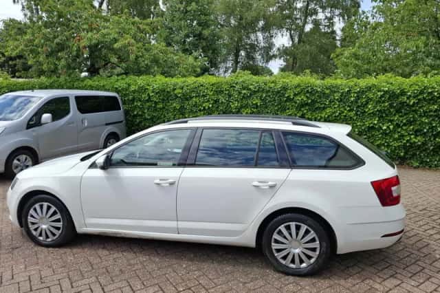 Škoda Octavia (2017) thumbnail 5