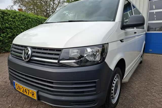 Volkswagen Transporter (2018) thumbnail 2