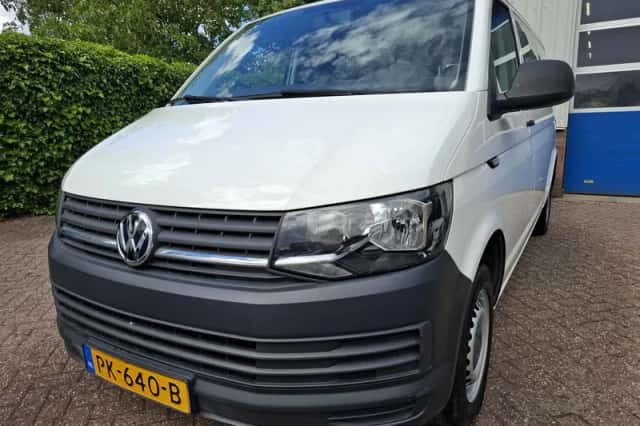 Volkswagen Transporter (2017) thumbnail 2