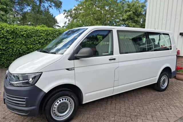 Volkswagen Transporter (2017) thumbnail 3