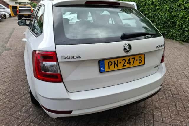 Škoda Octavia (2017) thumbnail 5