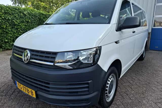 Volkswagen Transporter (2018) thumbnail 2