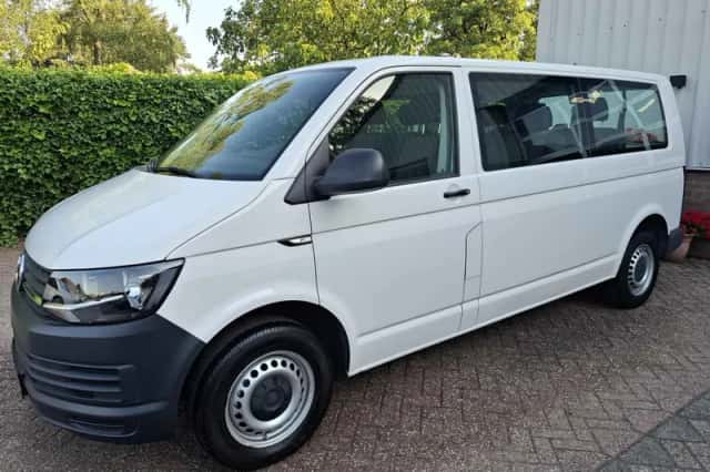 Volkswagen Transporter (2018) thumbnail 3