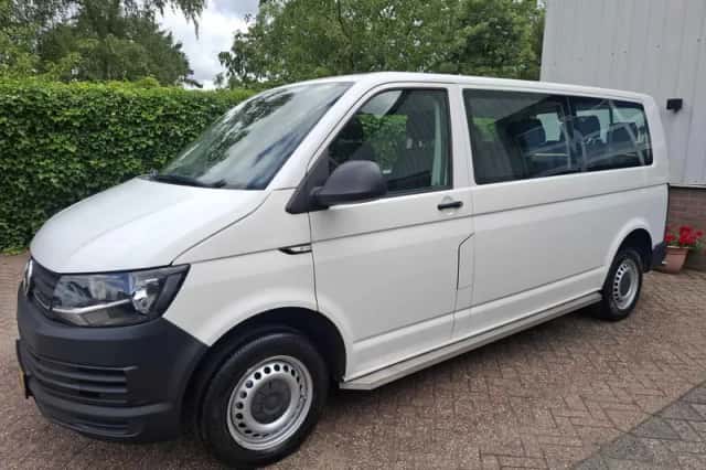 Volkswagen Transporter (2018) thumbnail 3